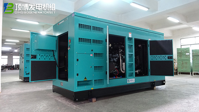 頂博柴油發(fā)電機(jī)組：企業(yè)工廠穩(wěn)定運(yùn)行的堅(jiān)實(shí)后盾，高效智能引領(lǐng)行業(yè)新篇章